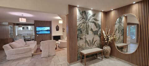 Wonderful villa with Cannes views and 10 minutes from Croissete & Film Festival Villa in Mougins