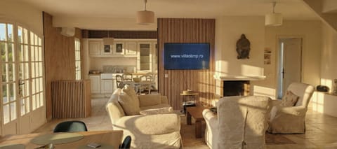 Wonderful villa with Cannes views and 10 minutes from Croissete & Film Festival Villa in Mougins