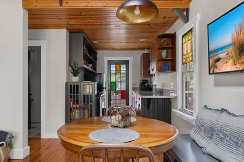 Some guests have said Meadow Pines has a Frank Lloyd Wright vibe to it-we agree.