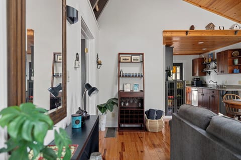 Our award-winning designer adds a magic touch to the cottage's appealing decor.