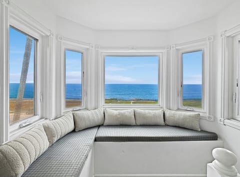 Gorgeous ocean front view from the bay window!