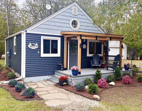 New landscaping in 2026! Beautiful little cabin on Kangaroo Lake
