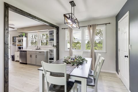 Dining Area | Main Level | Dishware & Flatware Provided