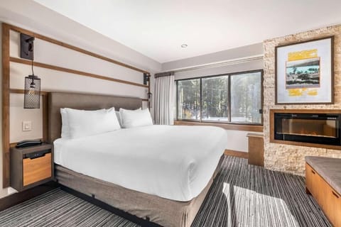 Unit with 2 King size beds. Exact unit will be assigned upon arrival. Views, colors and decor may vary.