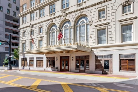 Pull up confidently to the elegant entrance and welcoming doors.