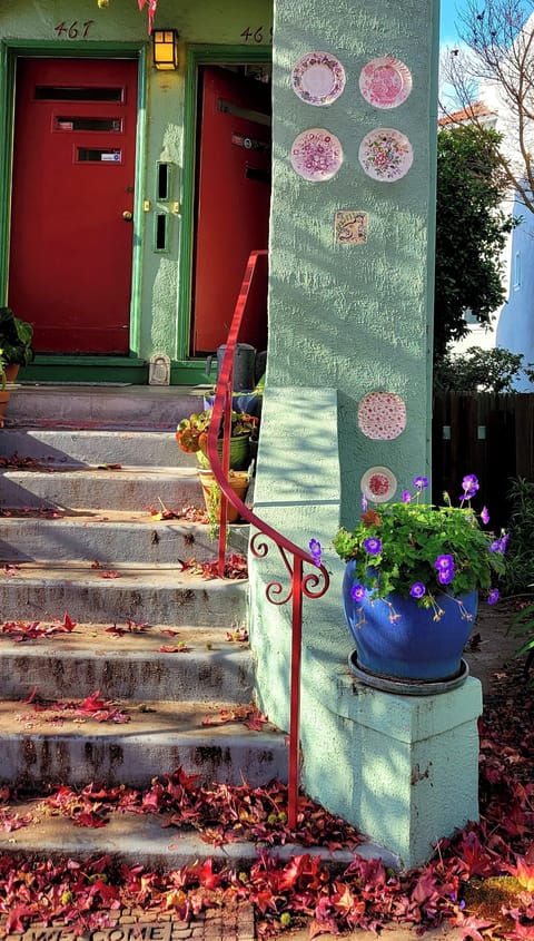 Entrance to 467 Hanover