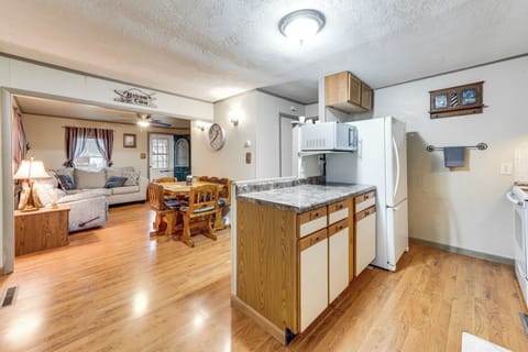 Kitchen | Trash Bags/Paper Towels