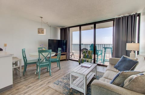 Atlantic Towers 706-print-001-052-Main Living Area-4200x2757-300dpi