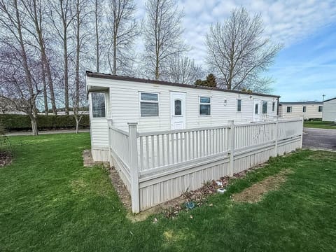 Whether you're planning a family holiday UK or a romantic getaway UK, Southview Holiday Park Lincolnshire offers the perfect base near Skegness Lincolnshire United Kingdom, complete with caravans featuring decking.