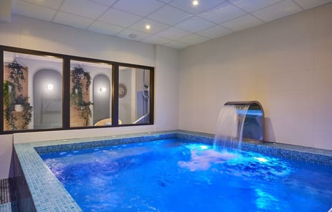 Let yourself be carried away by tranquillity in our relaxation wellness centre. 