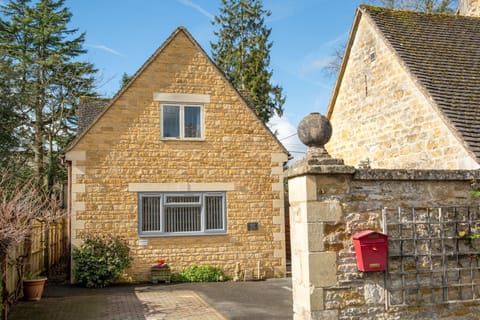 Augusta Cottage - StayCotswold