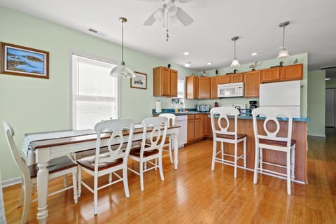 Kitchen / Dining Table