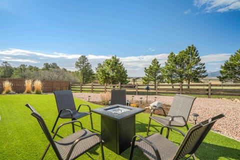 Spacious backyard space for your family and friends to enjoy!