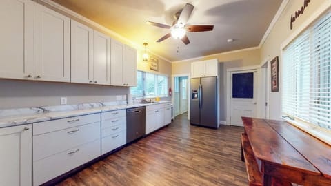 Very large kitchen to cook your favorite meals. 