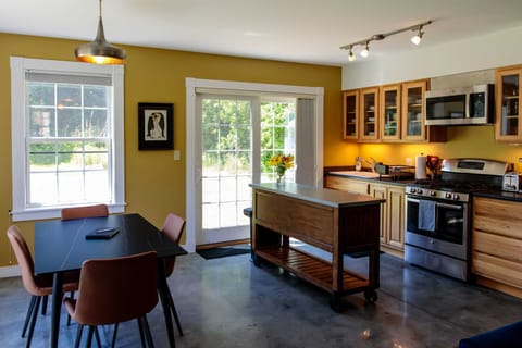 You will enjoy unparalleled luxury in this centrally located but private Burlington getaway, from the quality furniture to the modern heating/cooling system, every moment spent here will be pleasant and hospitable