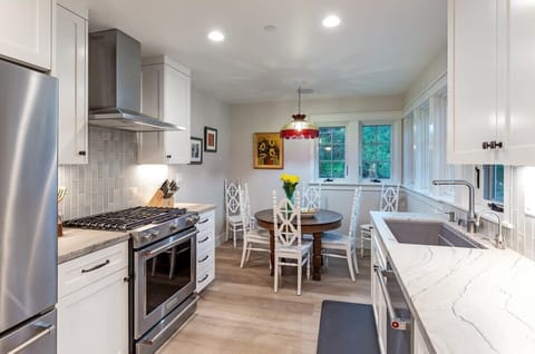 Chef designed kitchen with eat in dinette