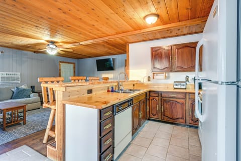 Kitchen | Stove/Oven | Microwave | 2nd Floor