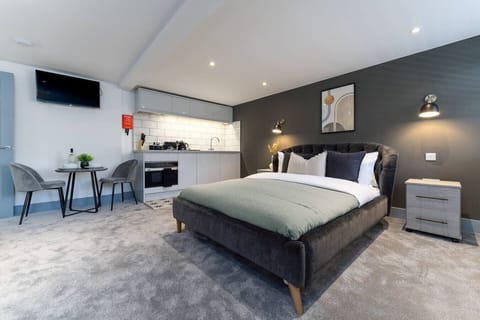 Spacious studio with full kitchen and seating area