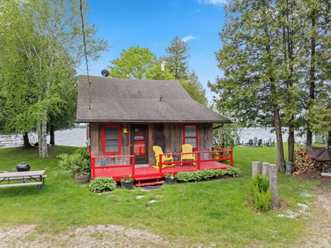 This 1910 fully restored log cabin retreat offers 2 bedrooms, 1 bathroom, a main living space with pull-out couch