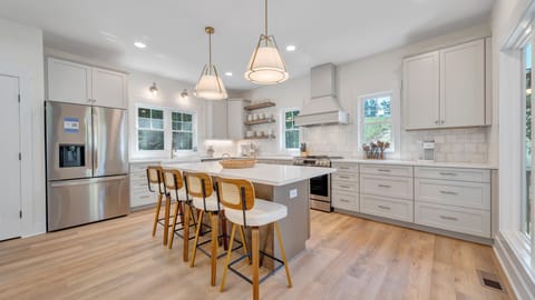 Stocked Gourmet Kitchen (1)