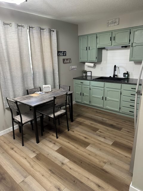 Kitchen / Dinette