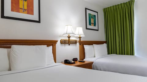 2 Double size beds