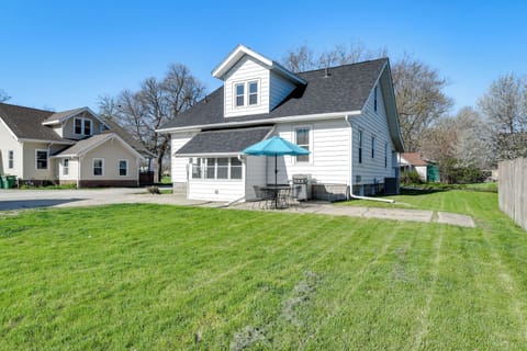 Unfenced Yard | Gas Grill | Outdoor Dining