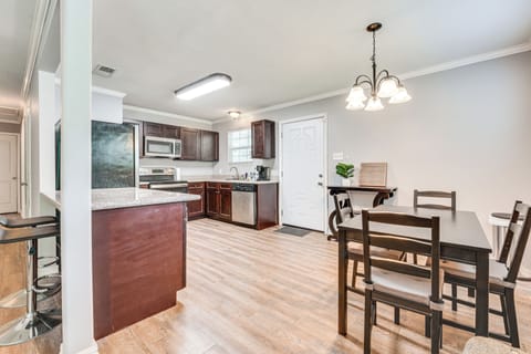 Dining Table | Single-Story Home