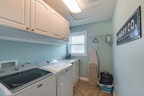 Washer & Dryer | Upper Level