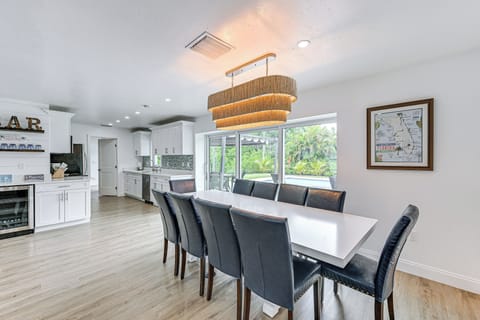 Dining Area | Dishware & Flatware Provided