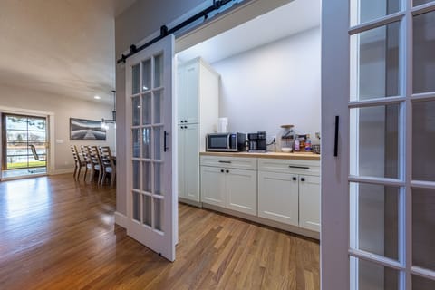 Butler's pantry and coffee bar