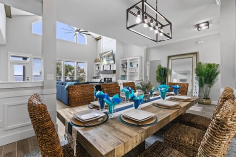 Formal Dining for 8 guests - or use it as a meeting table for your Corporate Retreat