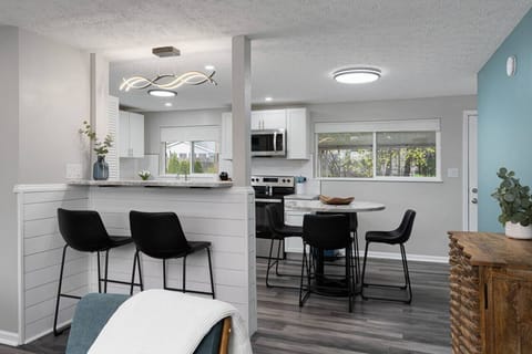 Breakfast Bar and Entryway to Kitchen