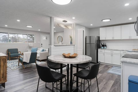 Eat-In Area in Fully Furnished Kitchen