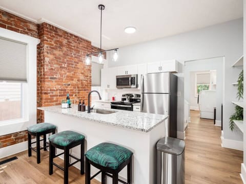 Fully Furnished Kitchen with Breakfast Bar
