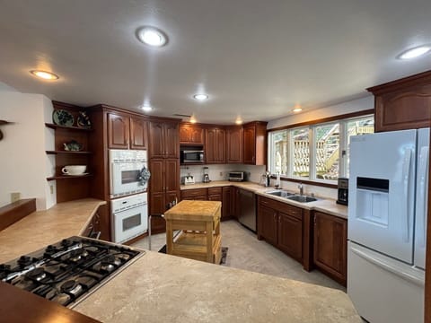 Large Kitchen space with a double oven!