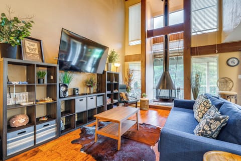 Lago Vista Vacation Rental | 2BR | 2BA | 1,400 Sq Ft | 6 Steps Required