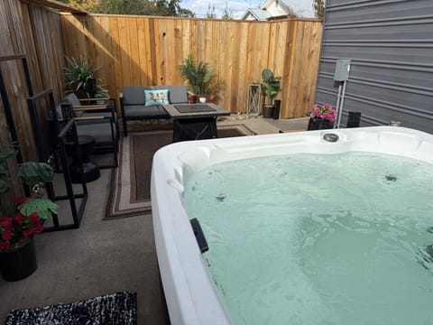 NEW Hot Tub to enjoy and relax under the stars!