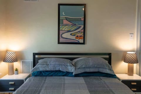 Bedroom with queen bed and nightstands