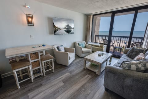 Amazing Living Room with Views of the Ocean 🌊☀️