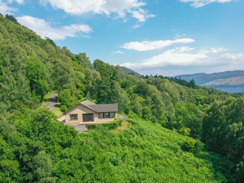Cloud, Mountain, Sky, Plant, Plant Community, Green, Window, Natural Landscape, Highland, Tree