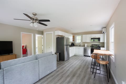 Open concept kitchen and dining (for 4)