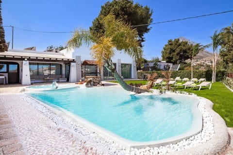 Villa Goldensol image