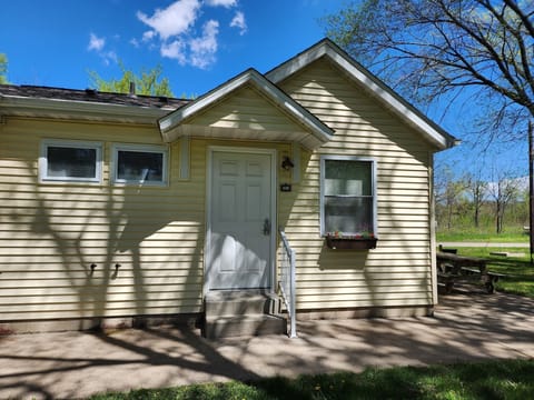 Cottage at Lake Road Campground