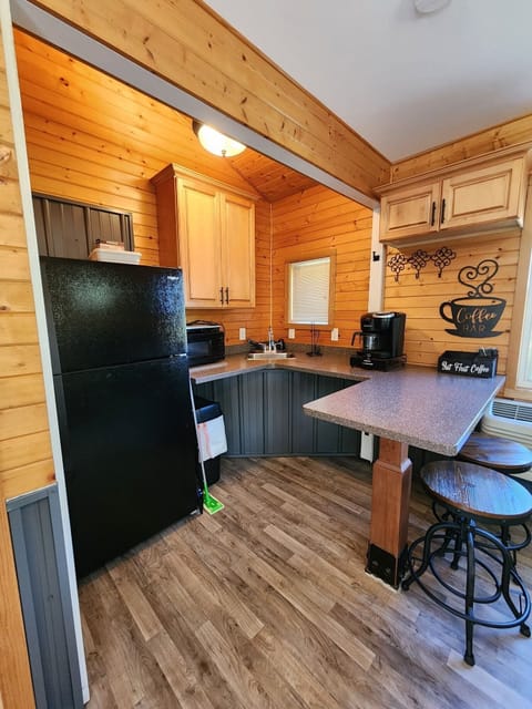 Cottage at Lake Road Campground