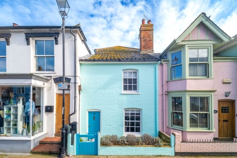 Marine Cottage, Aldeburgh: In a perfect location on the bustling High Street