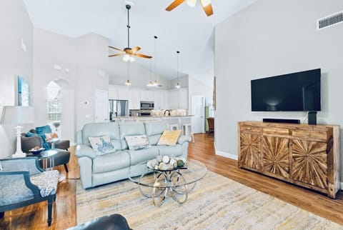 Family Room w/ Kitchen (back) (1)