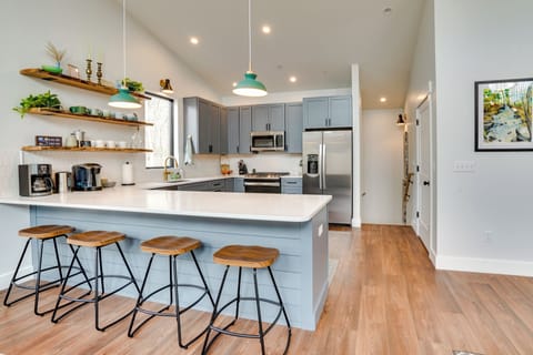 Kitchen | 2nd Floor | Keurig Coffee Maker | Cooking Basics