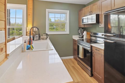 Airfyer oven, Ninja blender, microwave & dishwasher