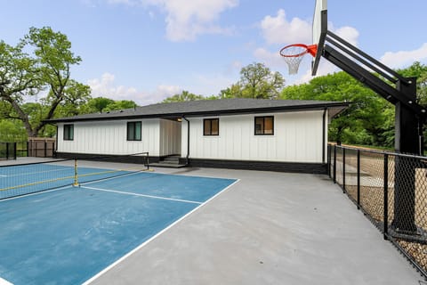 Welcome to Holiday Cottage Playhouse